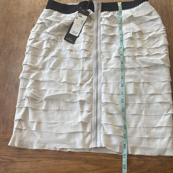 New BCBG Ruffle Pencil Skirt Ivory Cream Straighted Tiered Exposed Zipper Front - Picture 2 of 6